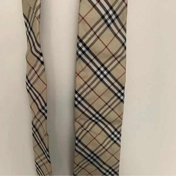 Burberry 100% Silk  Tie - Picture 9 of 11